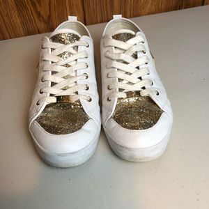 Guess white women’s sneakers
